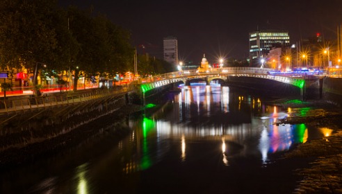 hapenny-bridge-dublin-ireland-picture